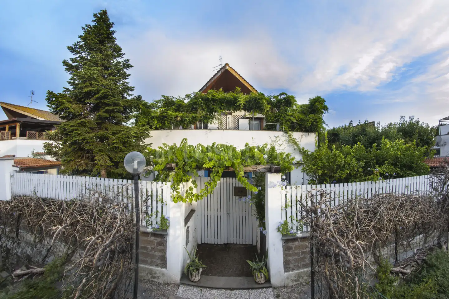 Villa Plurifamiliare in vendita di 250 mq a €319.000 (rif. 9/2026)