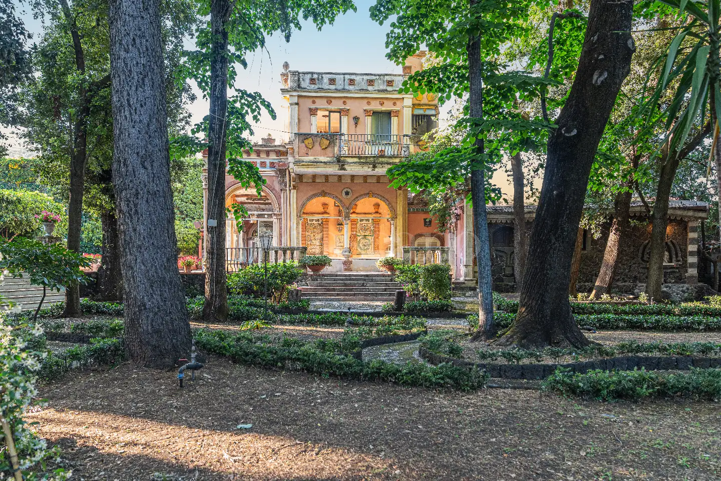 Villa in vendita di 1.200 mq a €4.250.000 (rif. 61/2026)