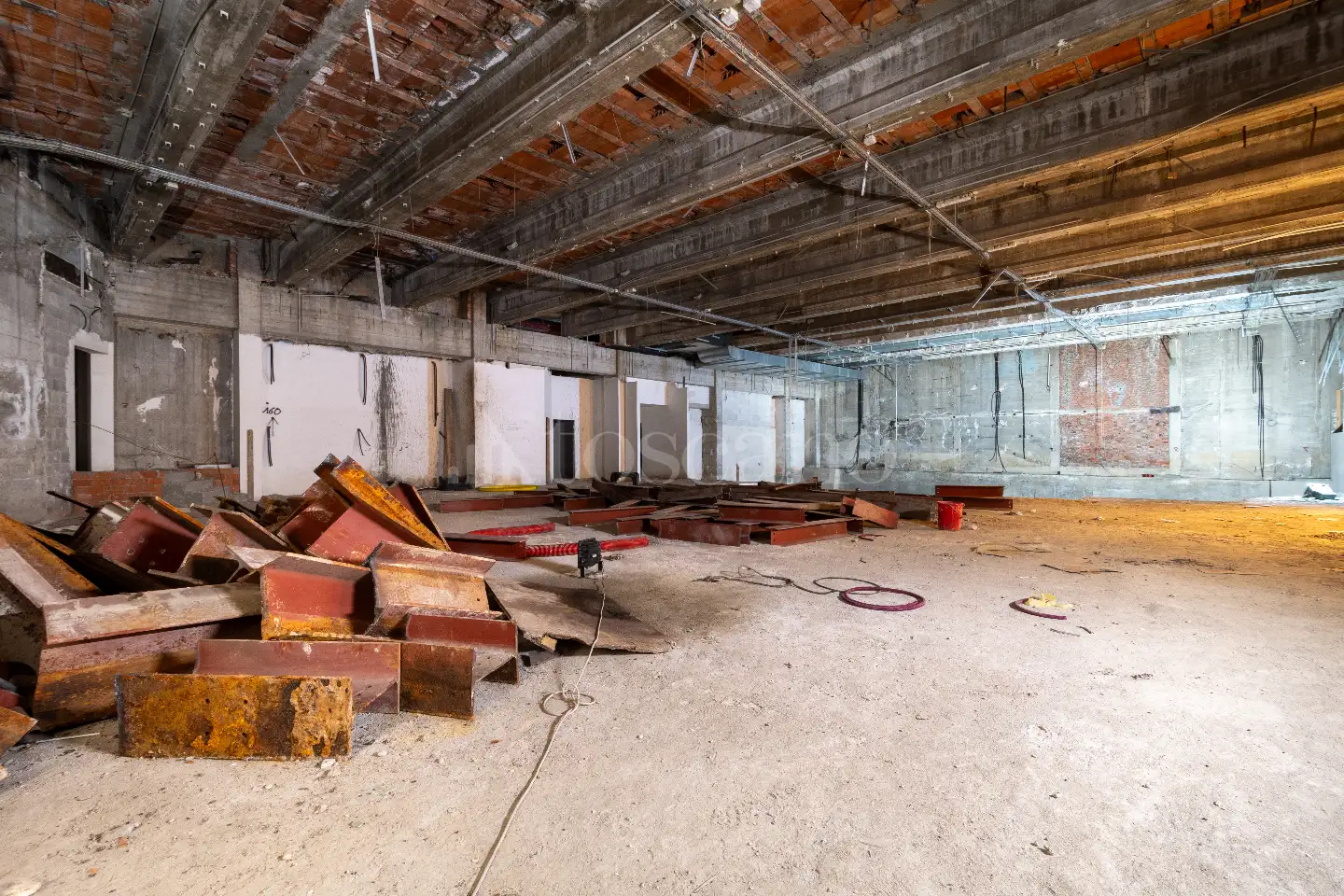 Magazzino in vendita di 1.200 mq a €350.000 (rif. 23/2025)