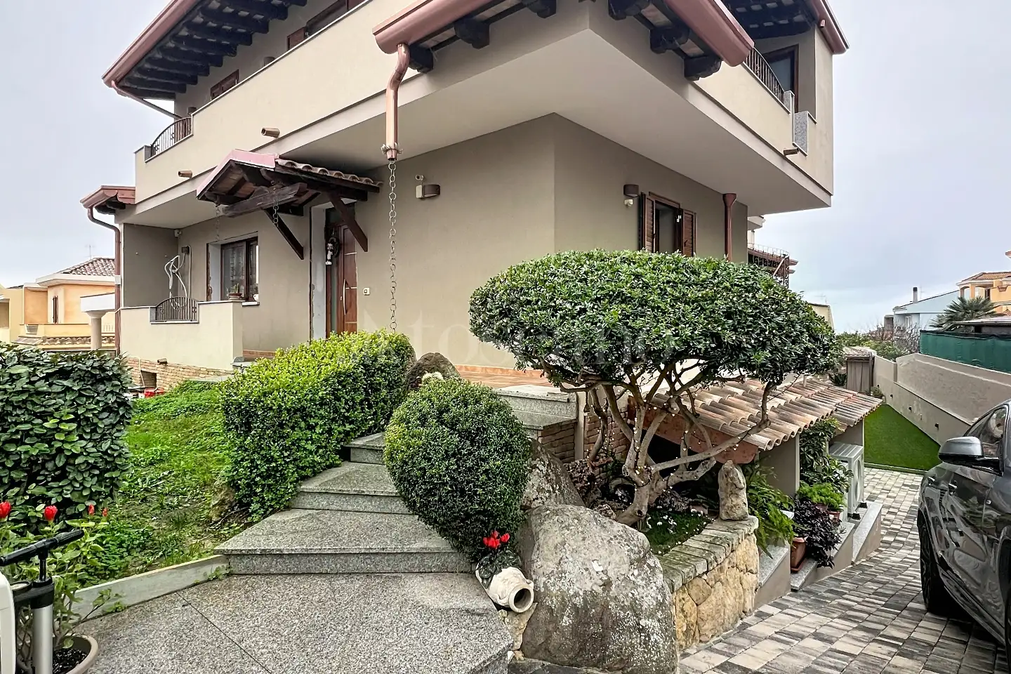 Villa Plurifamiliare in vendita di 480 mq a €680.000 (rif. 2/2026)