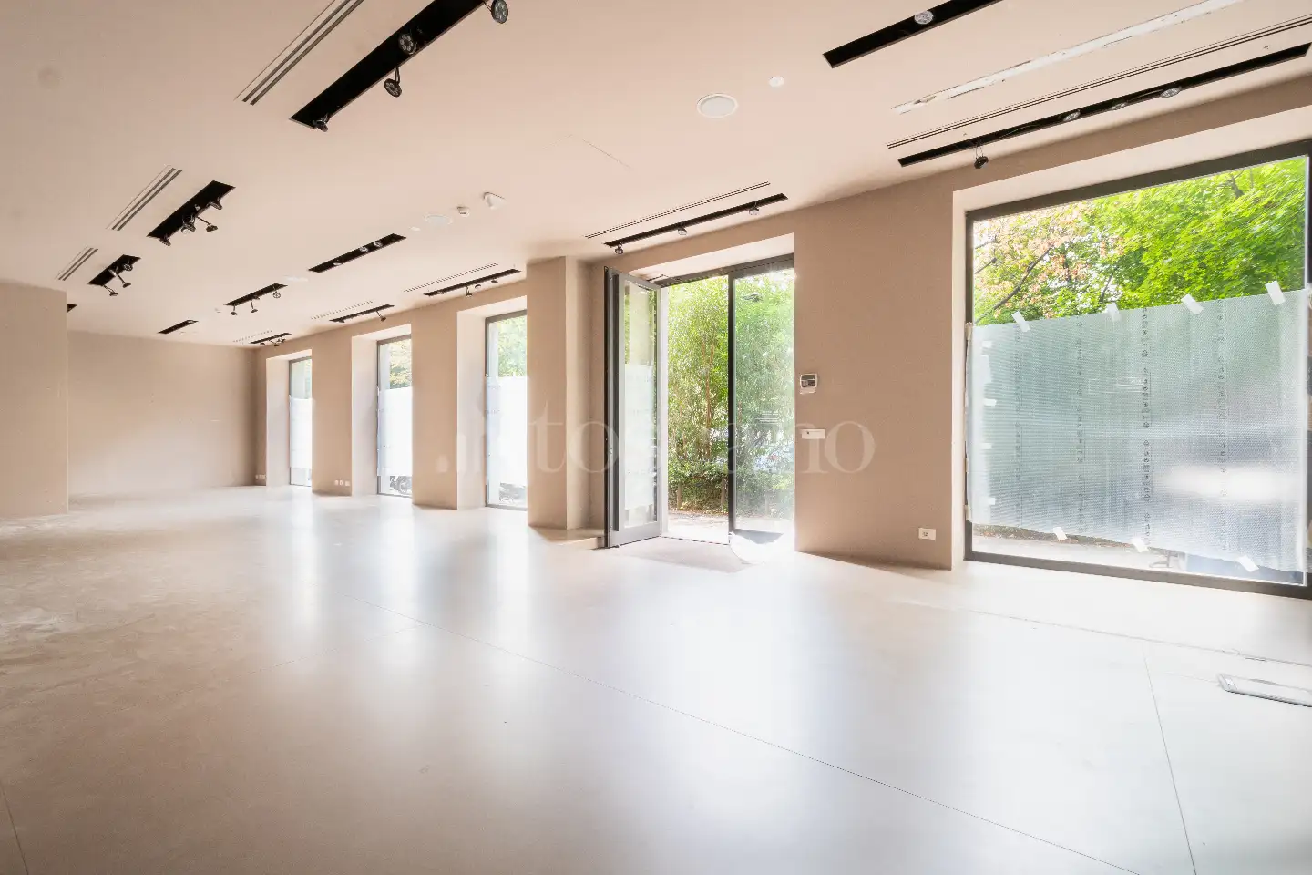 Negozio in vendita di 170 mq a €1.590.000 (rif. 98/2025)