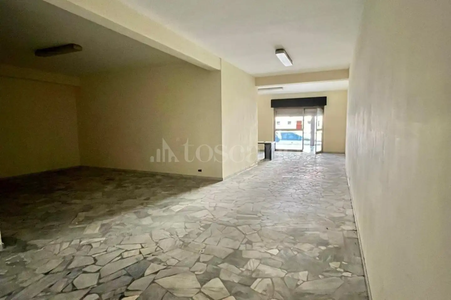 Negozio in affitto di 100 mq a €600 (rif. 1/2026)