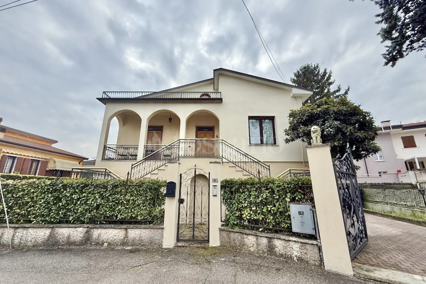 Villa in vendita di 200 mq a €465.000 (rif. 2/2026)