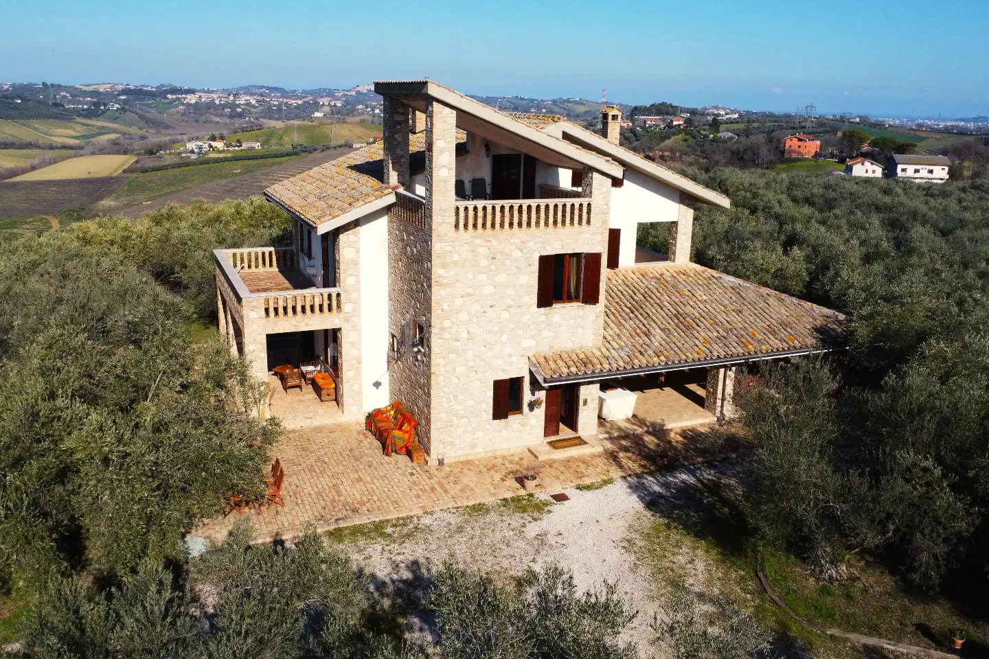 Villa in vendita di 480 mq a €880.000 (rif. 4/2026)