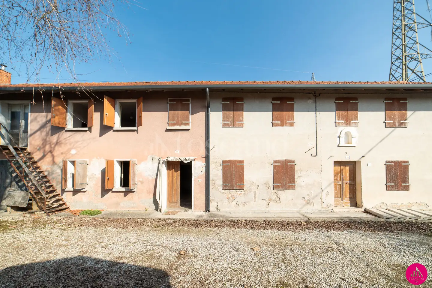 Rustico in vendita di 295 mq a €59.000 (rif. 26/2025)