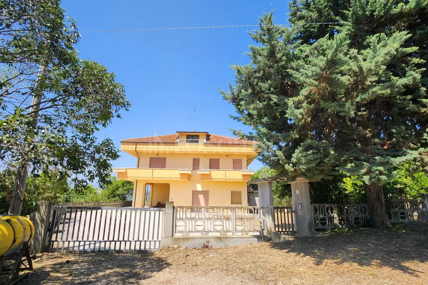 Casa Indipendente in vendita di 400 mq a €210.000 (rif. 46/2026)