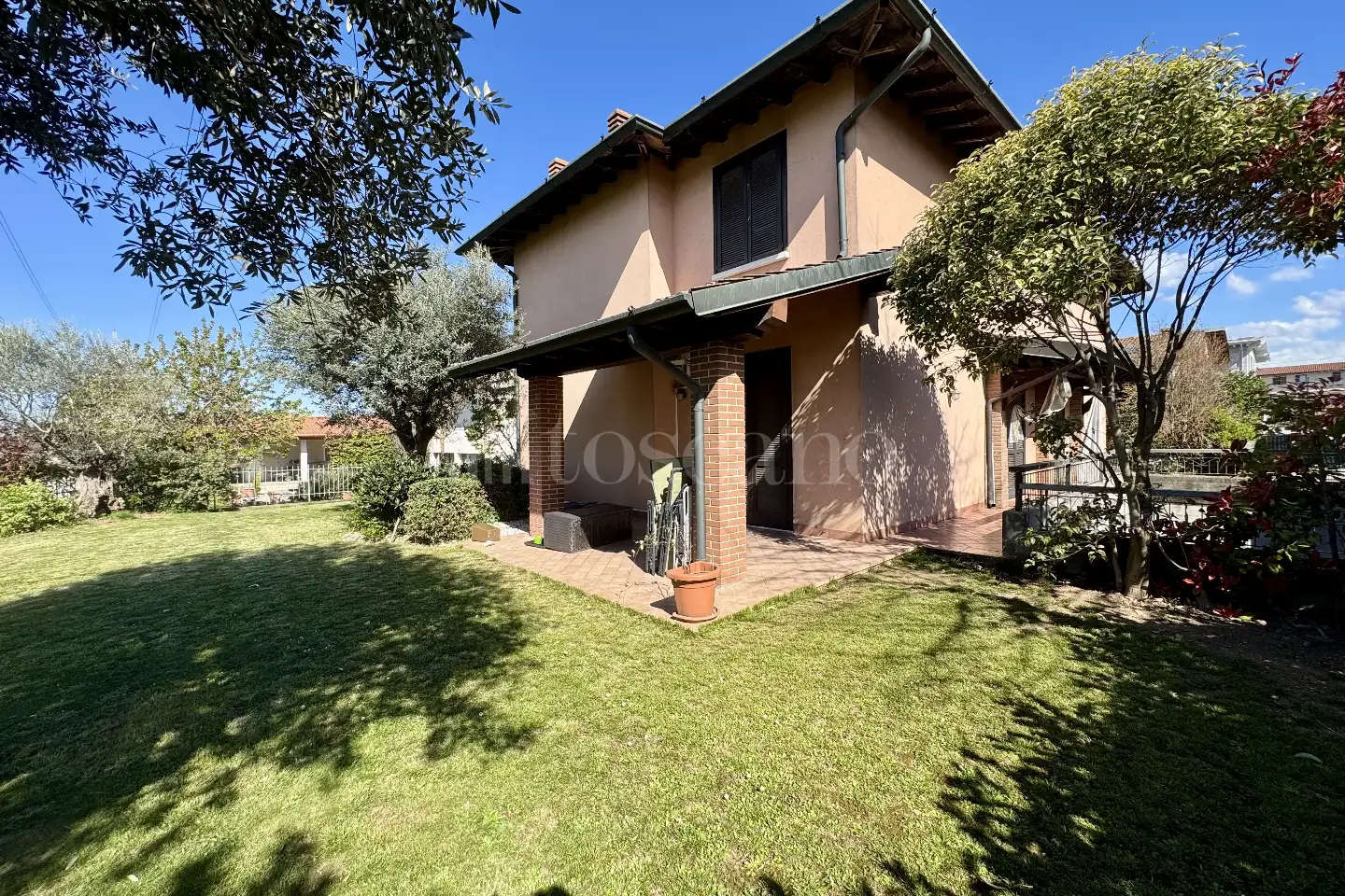 Villa Bifamiliare in vendita di 220 mq a €320.000 (rif. 15/2026)