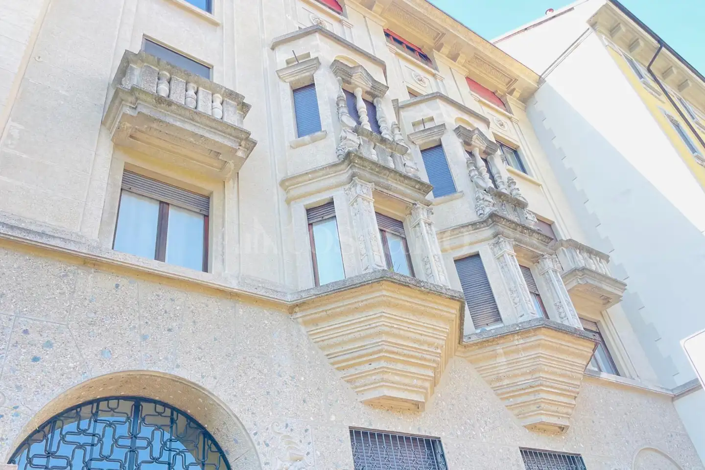 appartamento in vendita a Milano in zona Porta Magenta