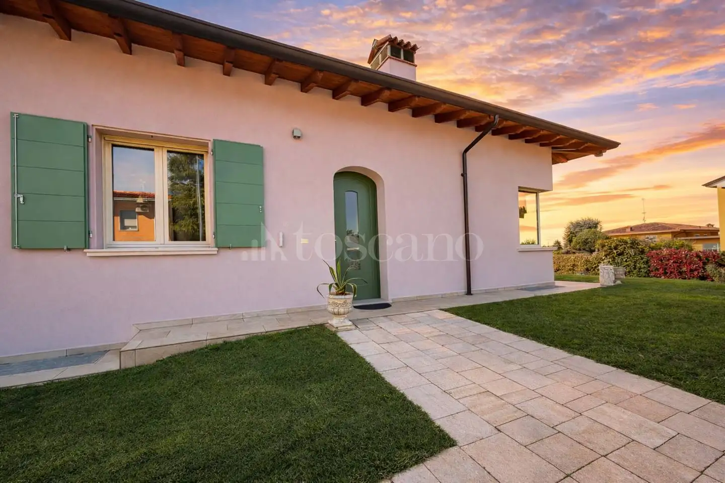 Villa in vendita di 240 mq a €595.000 (rif. 7/2026)