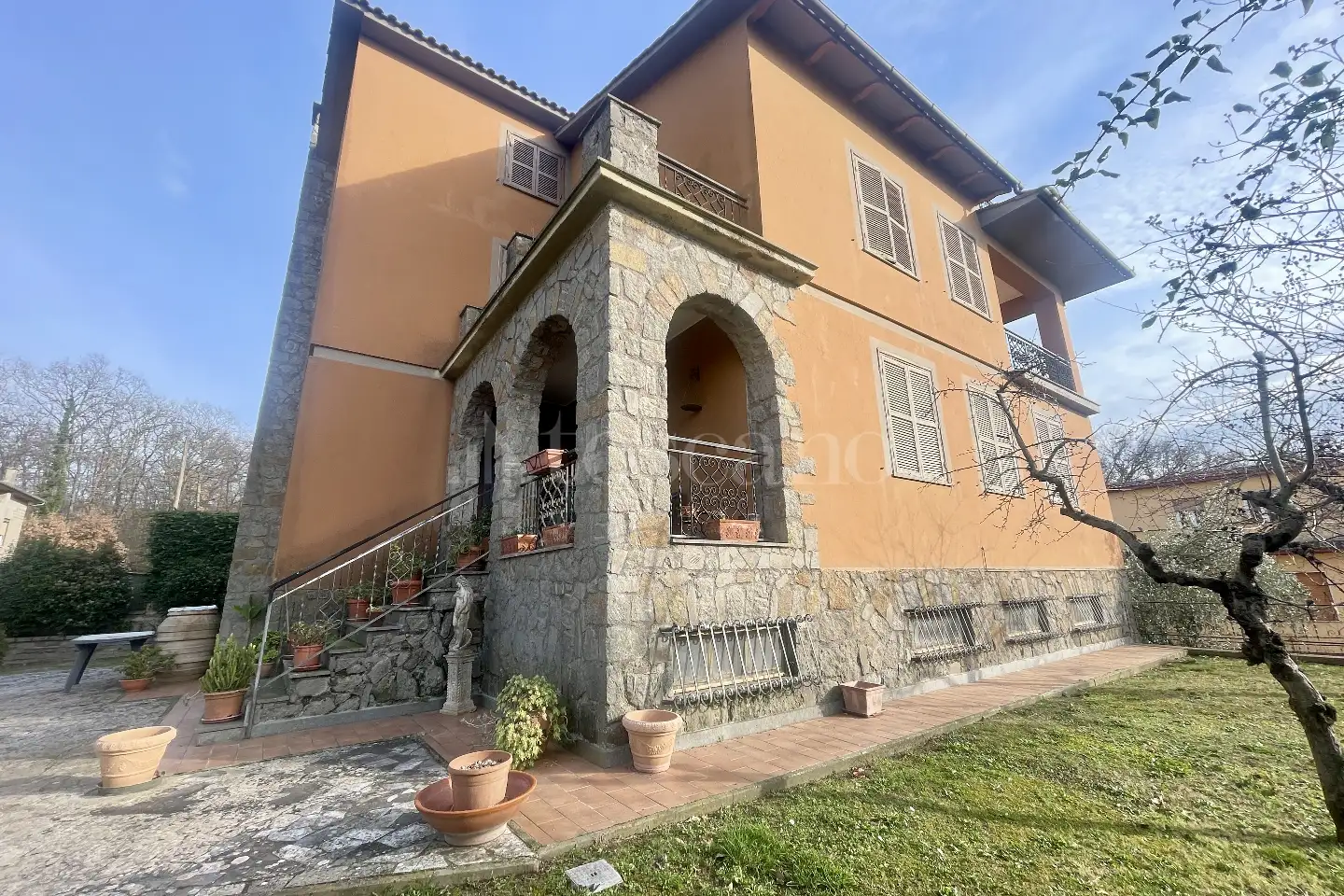 Villa in vendita di 400 mq a €320.000 (rif. 2/2026)
