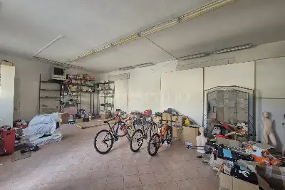 Magazzino in vendita, Via Cesare Cantù, Cantù