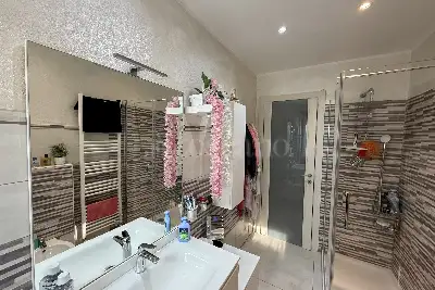 Casa in vendita, Via Salvatore Quasimodo, Como