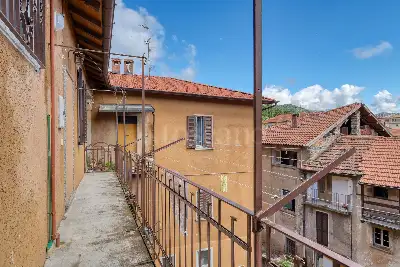 Casa in vendita, Piazza Borasio, Marchirolo