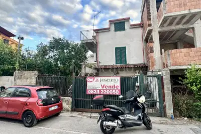 Casa Indipendente in vendita, Via Brescia, Casagiove