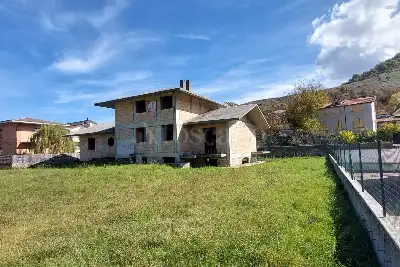 Casa Indipendente in vendita, Via Santa Barbara, Capistrello