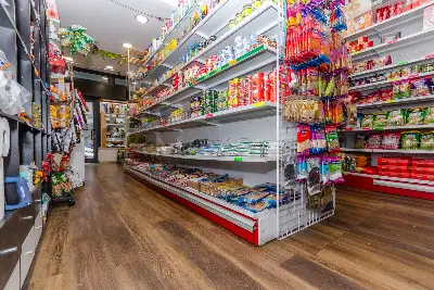 Negozio in vendita, Via Parmigianino, Milano