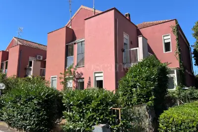 Villino a Schiera in vendita, Via Salvatore Quasimodo, Valverde