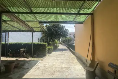 Casa Indipendente in vendita, Via dell'Alloro, Prato
