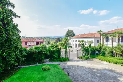 Albergo in vendita, Via XXV Aprile, Figino Serenza