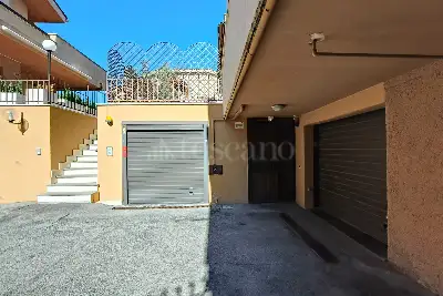 Villa Plurifamiliare in vendita, Via delle Vigne di Morena, Roma