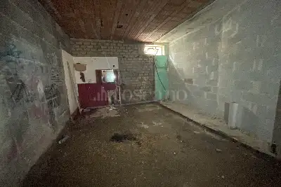 Box in vendita, Via Ancona, Pomezia