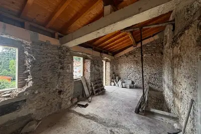 Casa Indipendente in vendita, Via Roma, Cuasso al Monte