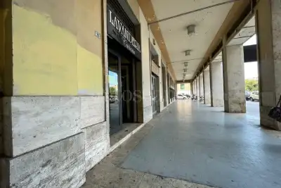 Negozio in vendita, Piazza della Libertà, Latina