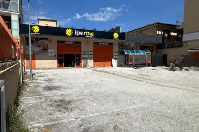 Negozio in affitto, Via Francesco Crispi, Avezzano