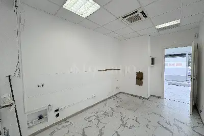 Negozio in vendita, Via Lodovico Il Moro, Milano