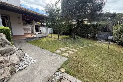 Villa Plurifamiliare in vendita, Viale delle Camelie, Sabaudia