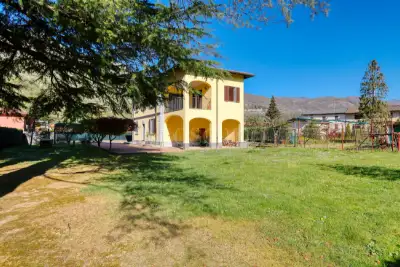 Villa Bifamiliare in vendita, Via della Repubblica, Bisuschio