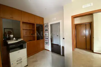 Casa in vendita, Via Roberto da Bari, Bari