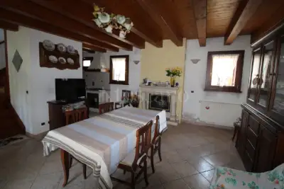 Casa Indipendente in vendita, Via Gioacchino Rossini, Fontanafredda