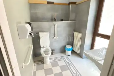 Negozio in affitto, Via Francesco Crispi, Avezzano