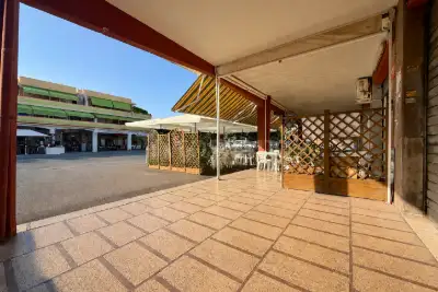 Negozio in affitto, Piazza Tor Caldara, Anzio