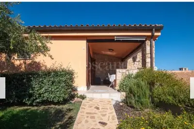 Casa Indipendente in vendita, Via Elba, Arzachena