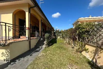 Villa in vendita, Via Lavarone, Roma