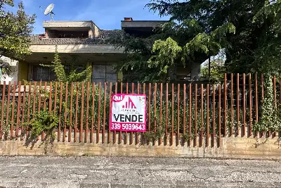 Villa in vendita, Via Dei Tulipani, Avezzano