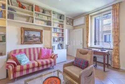 Casa in vendita, Via Correggio, Milano