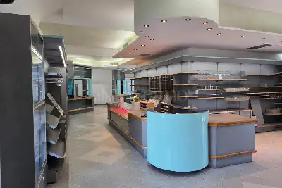 Negozio in vendita, Via Turati, Erba