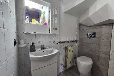 Villino a Schiera in vendita, Via Lago di Como, Pomezia