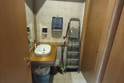 Negozio in vendita, V. Elio Lampridio Cerva, Roma