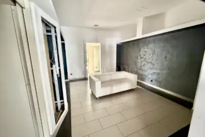 Negozio in vendita, Via Martiri d'Ungheria, Scafati