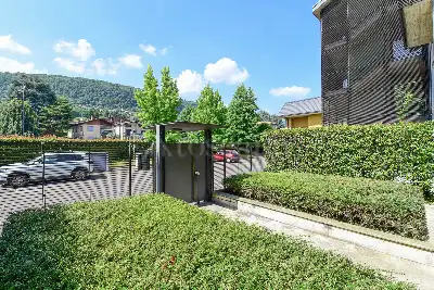 Casa in vendita, Via Riazzolo, Erba