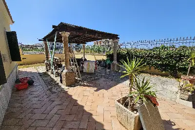 Villa in vendita, Via Rumenia , Pomezia