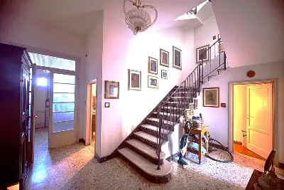 Villino a Schiera in vendita, Via Sem Benelli, Prato