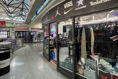 Negozio in vendita, Via dell'Appagliatore, Roma