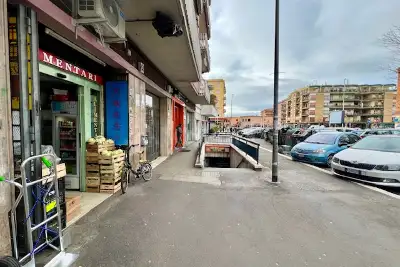 Negozio in vendita, Via Scribonio Curione, Roma