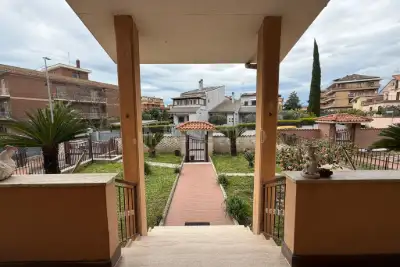 Villa in vendita, Via Taleggio, Roma