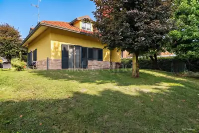 Villa in vendita, Via F. Montesi, Dairago